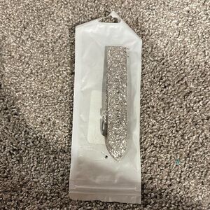 Silver Glitter Clip-On Wrist Accent